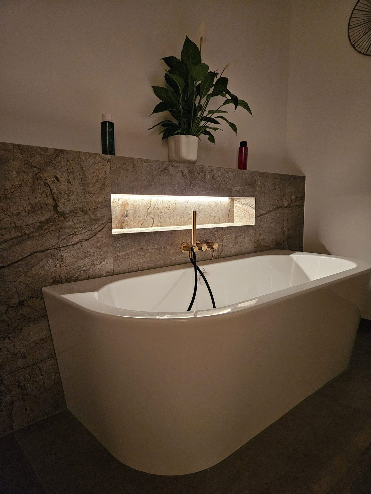 Badewanne oder Dusche? Entscheidungshilfe für die Sanierung